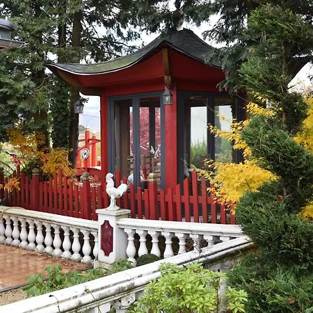 Au Printemps Japonais, Petit Train De La Mure, Parc Des Ecrins Feriehus Pierre-Chatel