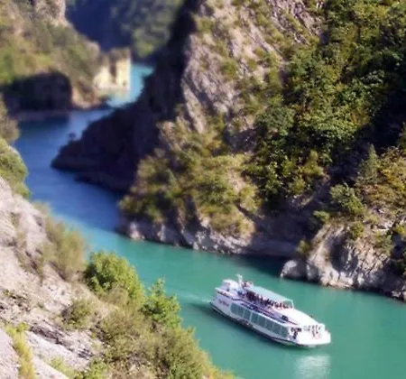 Feriehus Au Printemps Japonais, Petit Train De La Mure, Parc Des Ecrins *
