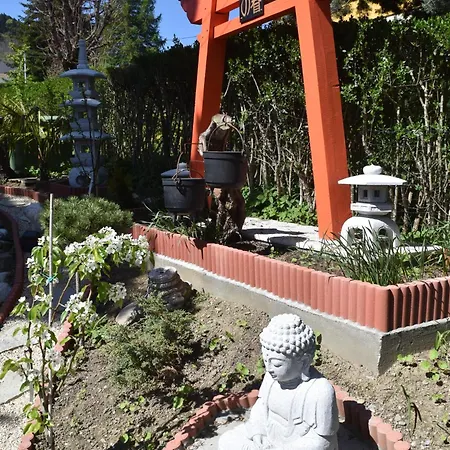 Au Printemps Japonais, Petit Train De La Mure, Parc Des Ecrins Feriehus Pierre-Chatel