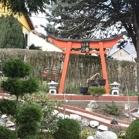 Feriehus Au Printemps Japonais, Petit Train De La Mure, Parc Des Ecrins Pierre-Chatel