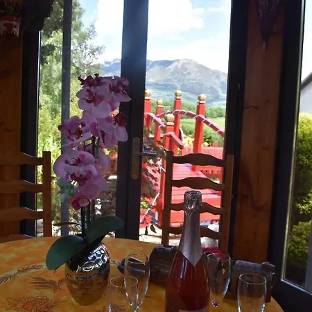 Au Printemps Japonais, Petit Train De La Mure, Parc Des Ecrins 度假居 Pierre-Chatel